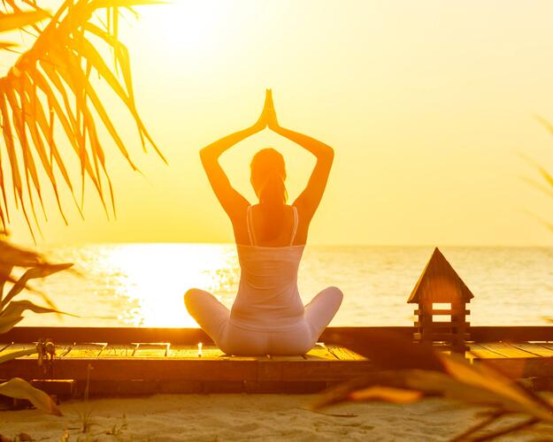 Srilanka - Yoga bei Sonnenuntergang am Strand