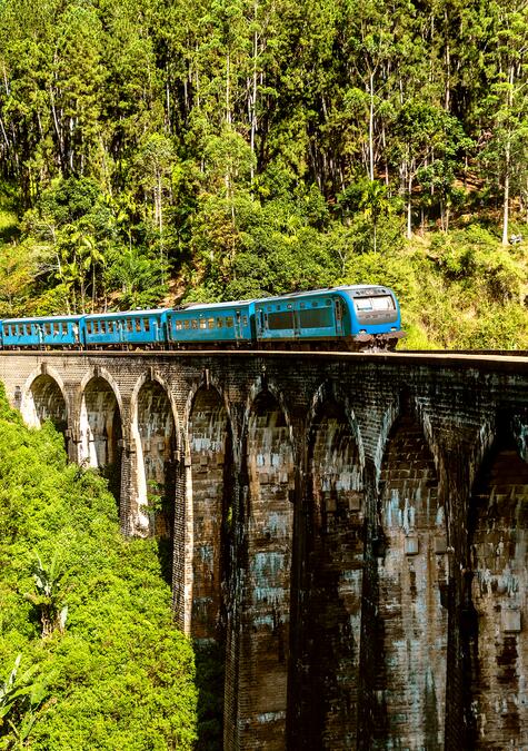 Srilanka - Zugfahrt ueber eine Bruecke