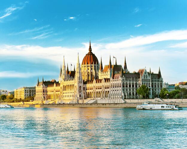 Amadeus Queen Silvesterkreuzfahrt Donau Budapest