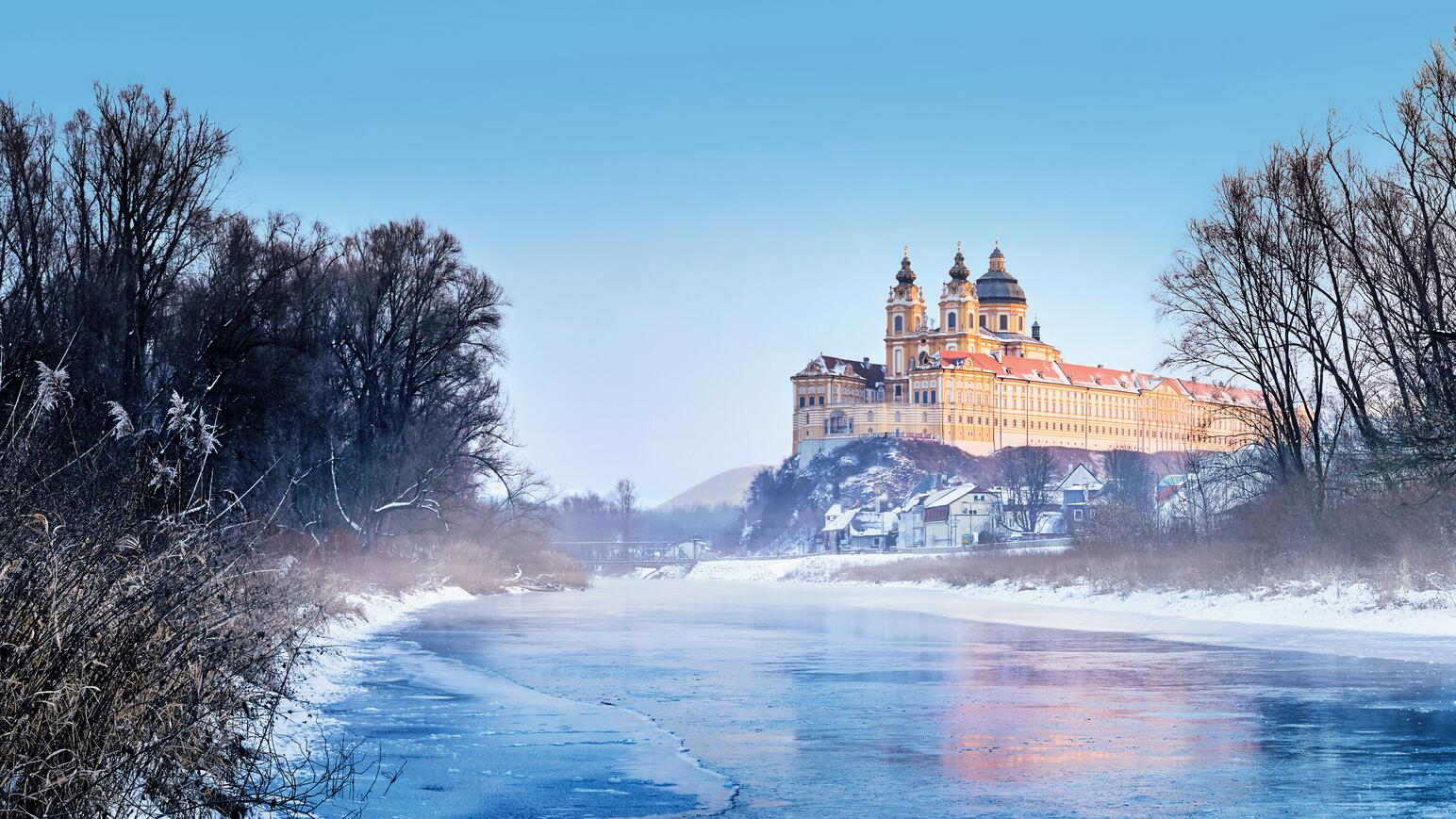 Amadeus Queen Silvesterkreuzfahrt Donau Stift Melk