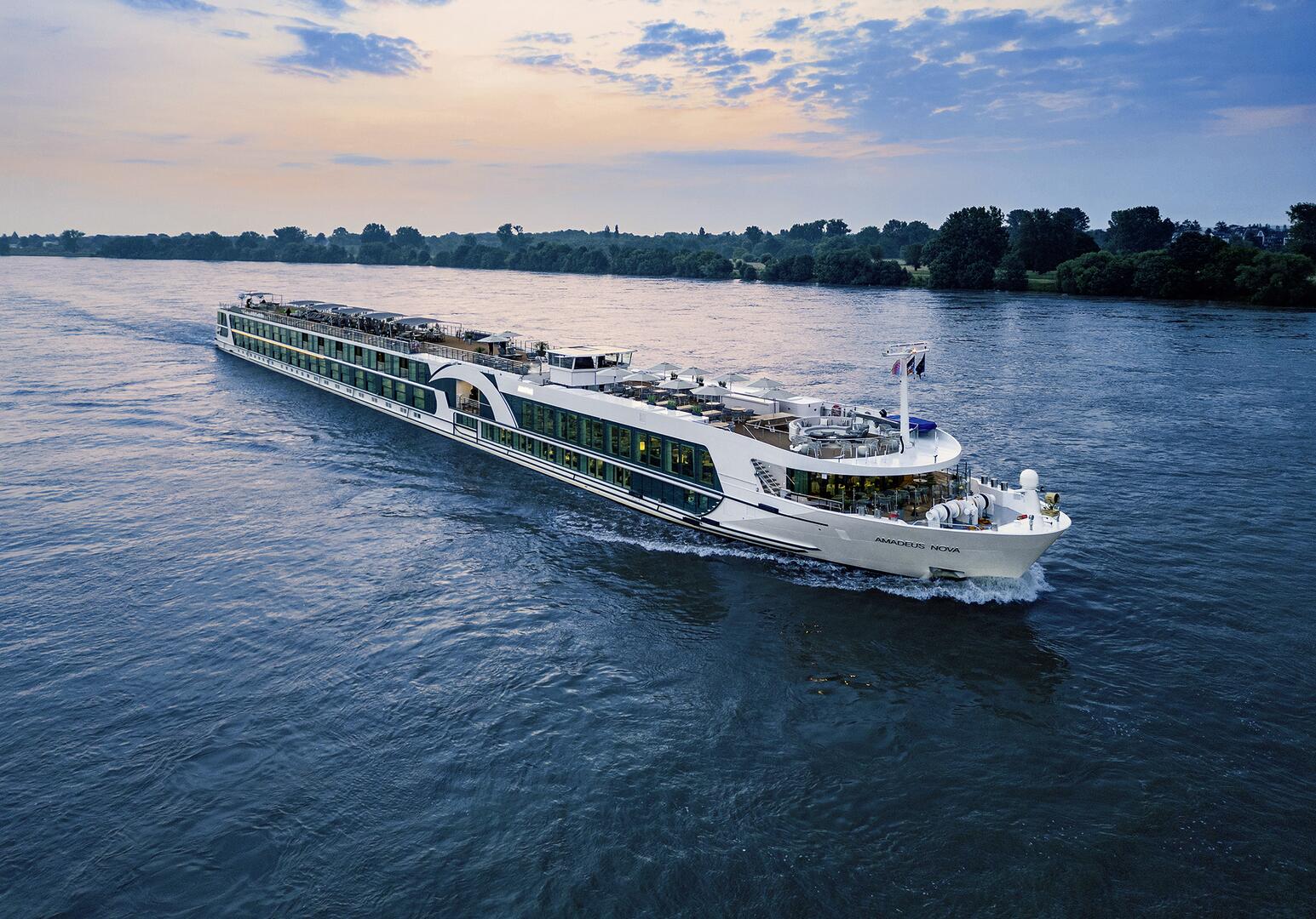 Amadeus Queen Silvesterkreuzfahrt Donau Schiff