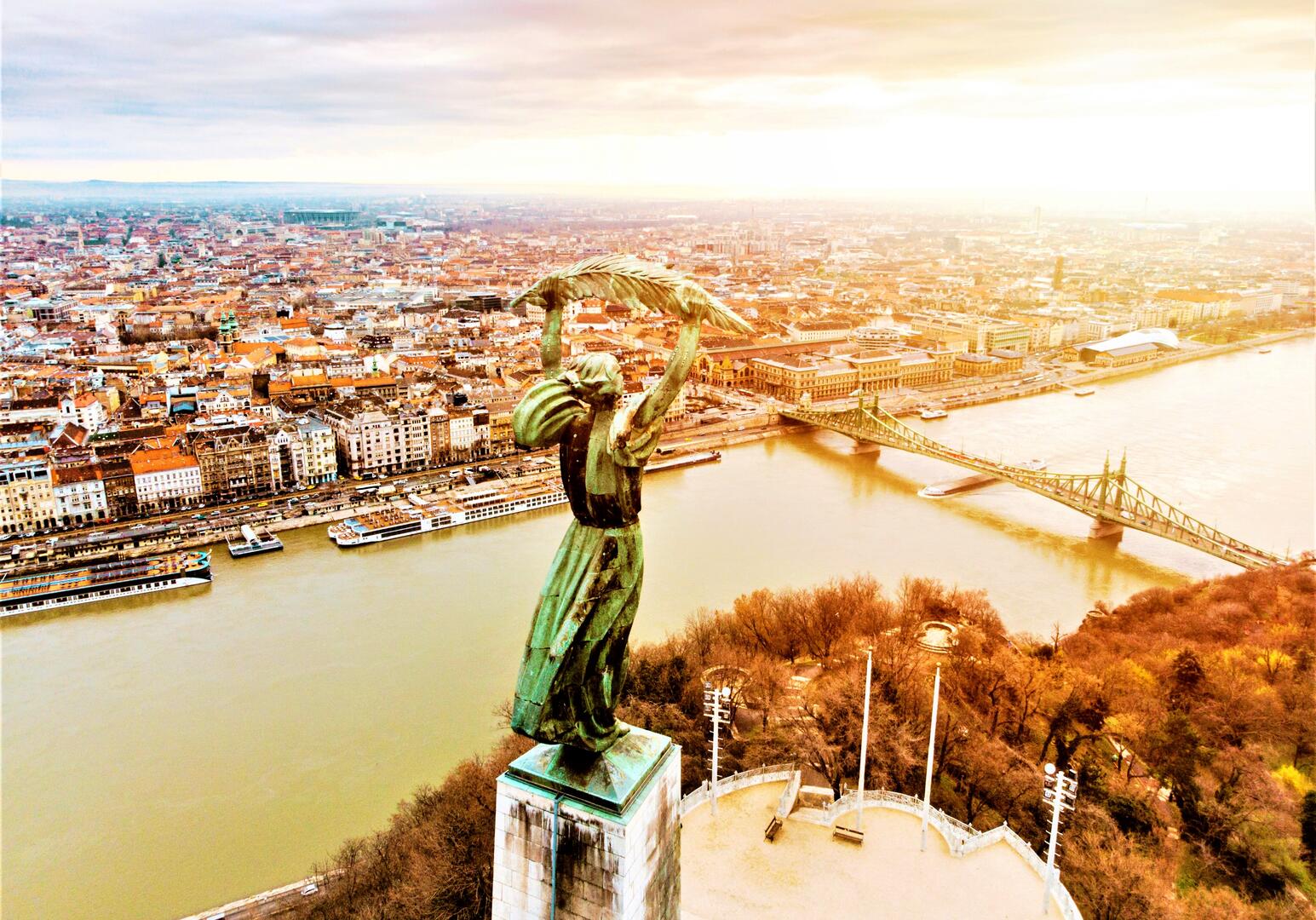 Amadeus Queen Silvesterkreuzfahrt Donau Budapest
