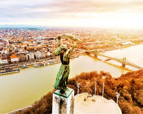 Amadeus Queen Silvesterkreuzfahrt Donau Budapest