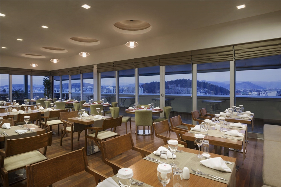Ramada by Wyndham Podgorica Restaurant