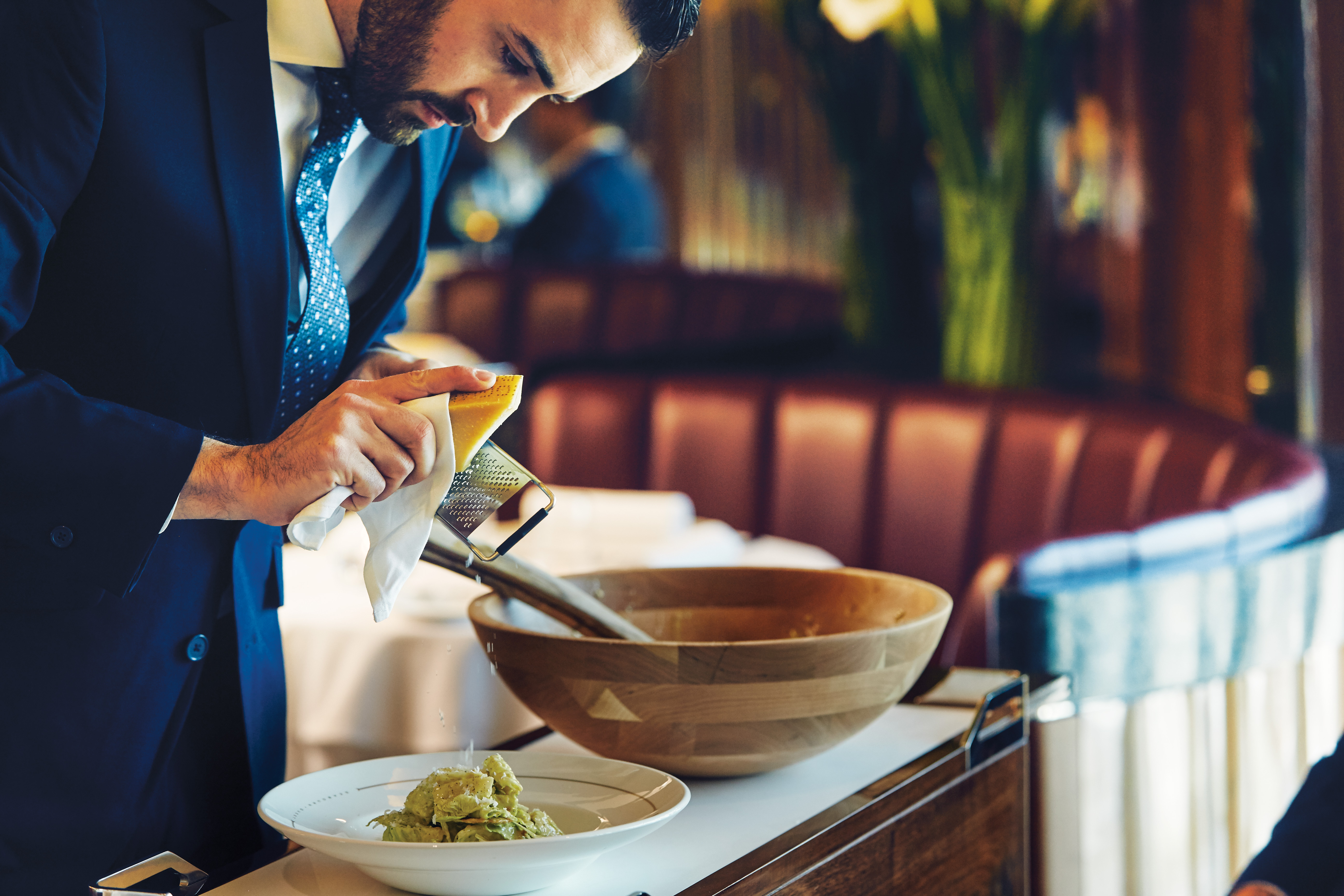 Das Restaurant bietet feine Speisen zum Frühstück, Mittag- und Abendessen mit Menüs des Sternekochs Thomas Keller.