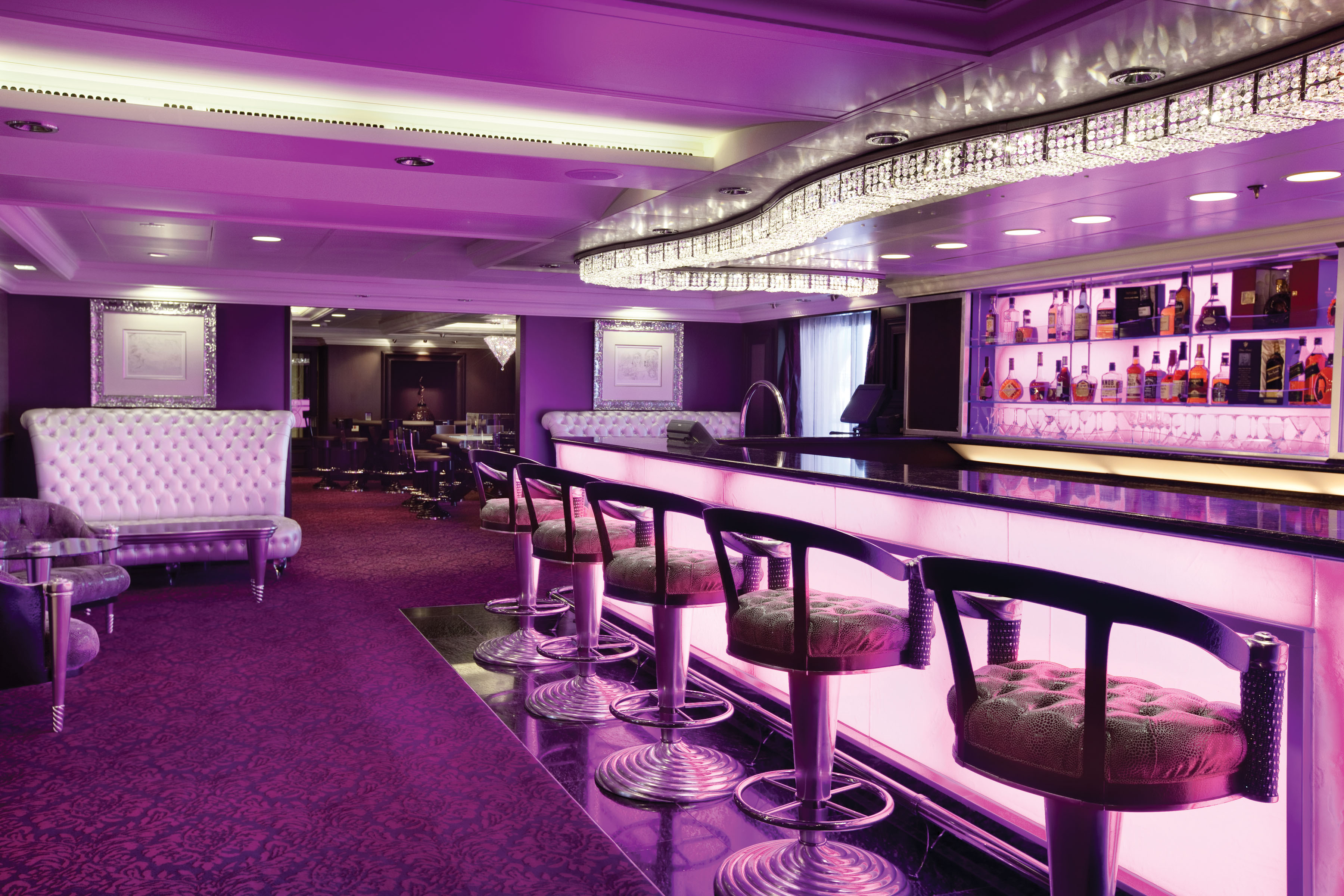 Genießen Sie einen Drink in der Casino-Bar