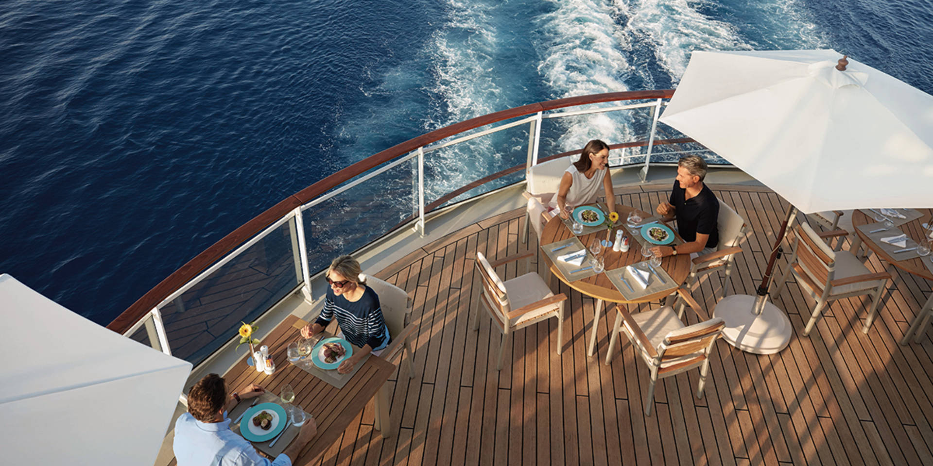Im Yacht Club erleben Sie feinste Küche und einen unvergesslichen Panoramablick auf das Meer