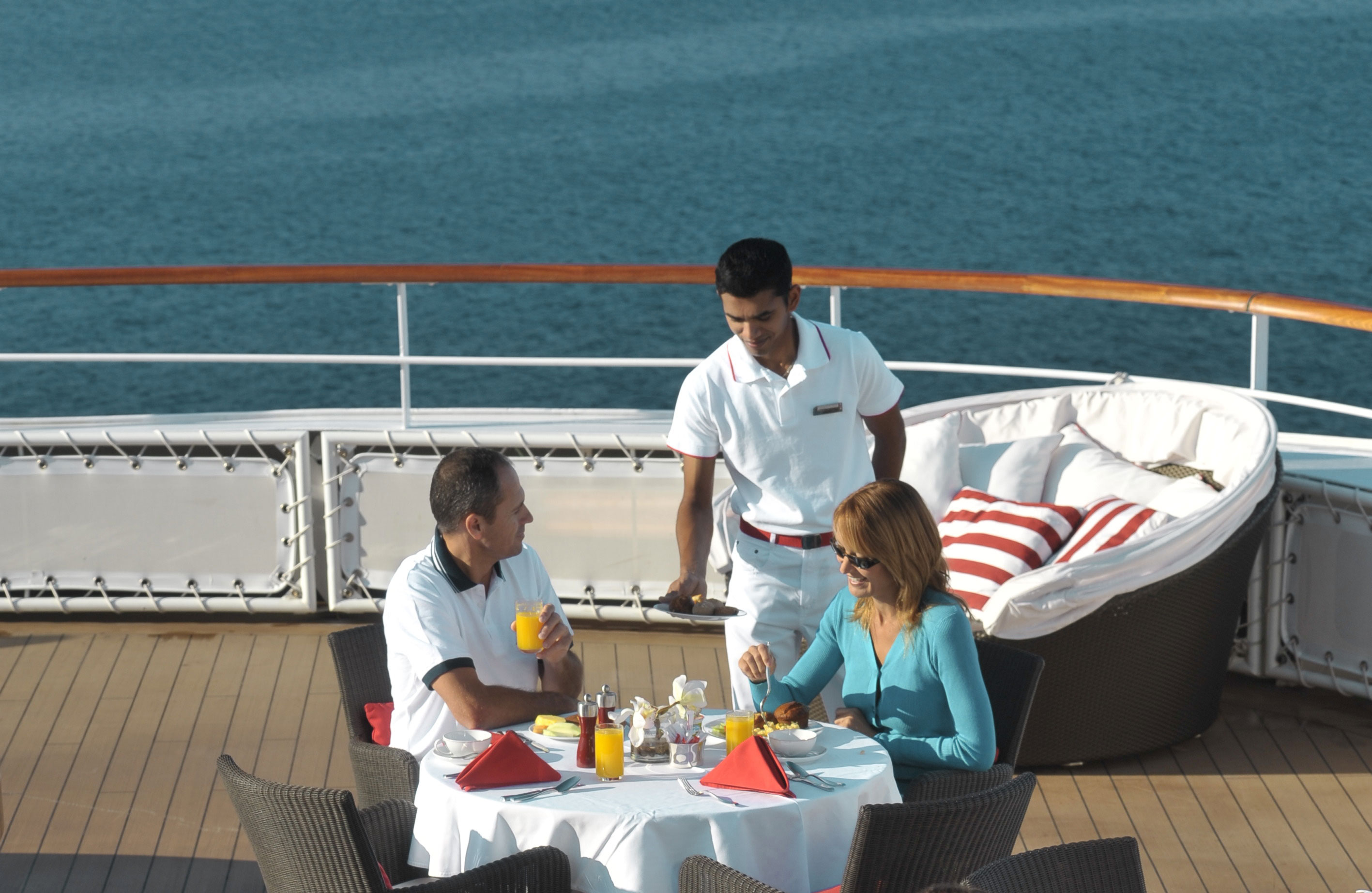 Speisen unter freiem Himmel im Buffetrestaurant Le Rodrigues