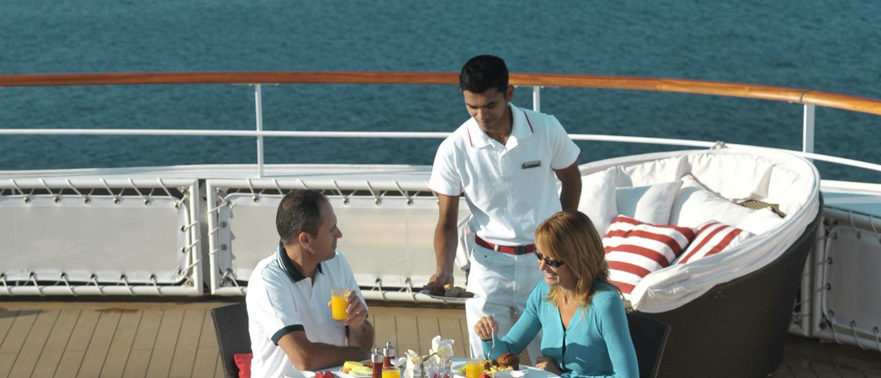 Speisen unter freiem Himmel im Buffetrestaurant Le Rodrigues