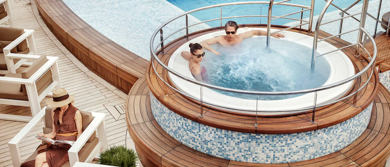 Entspannen Sie in einem der Whirlpools.