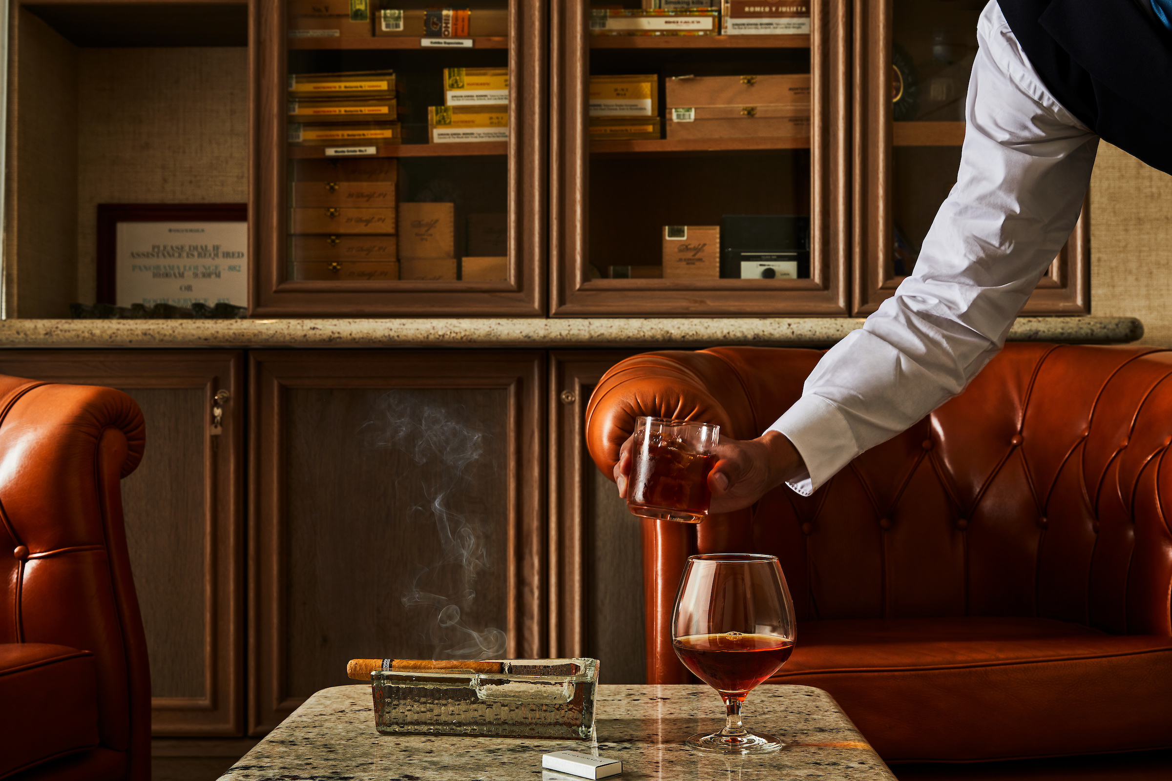 Connoisseur's Corner bietet außergewöhnliche Cognacs und eine erstklassige Auswahl an Zigarren zum Kauf an.