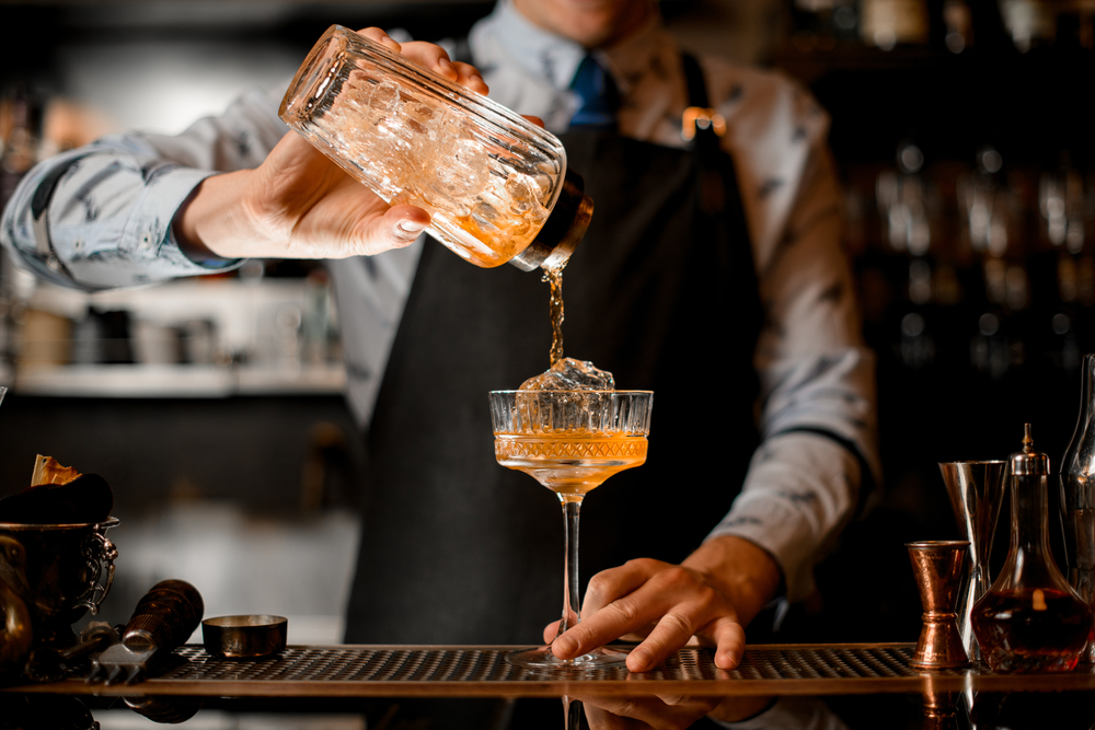 Wählen Sie aus einer Auswahl an Weinen, Bieren, alkoholfreien Getränken, Cocktails und Spirituosen, und bedienen Sie sich an Tee und Kaffee, alles ohne Aufpreis.