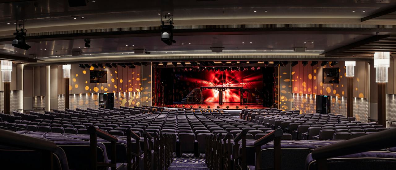 Bei Tag und Nacht bietet das Royal Court Theatre auf hoher See Unterhaltung von Weltklasse