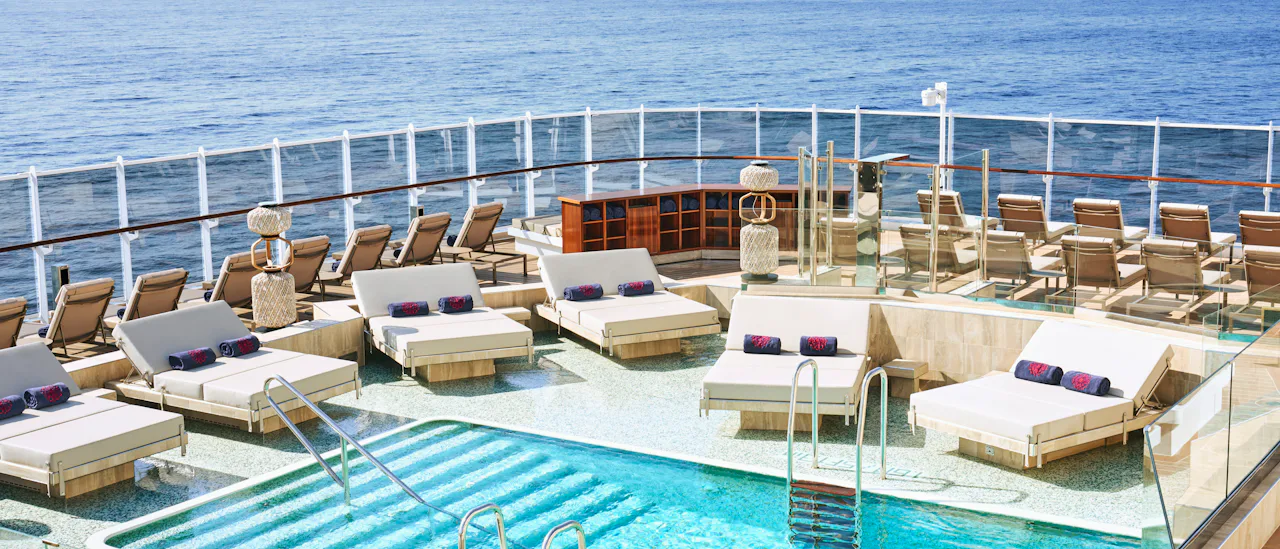 Atoll Pool & Bar – ein intimer Pool mit entspannter Atmosphäre
