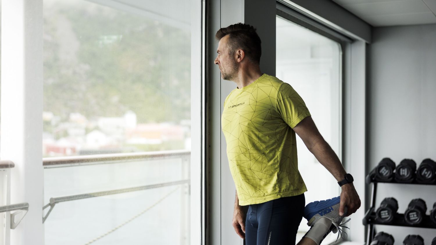 Genießen Sie die Aussicht aus einem der beiden Fitnessräume des Schiffs