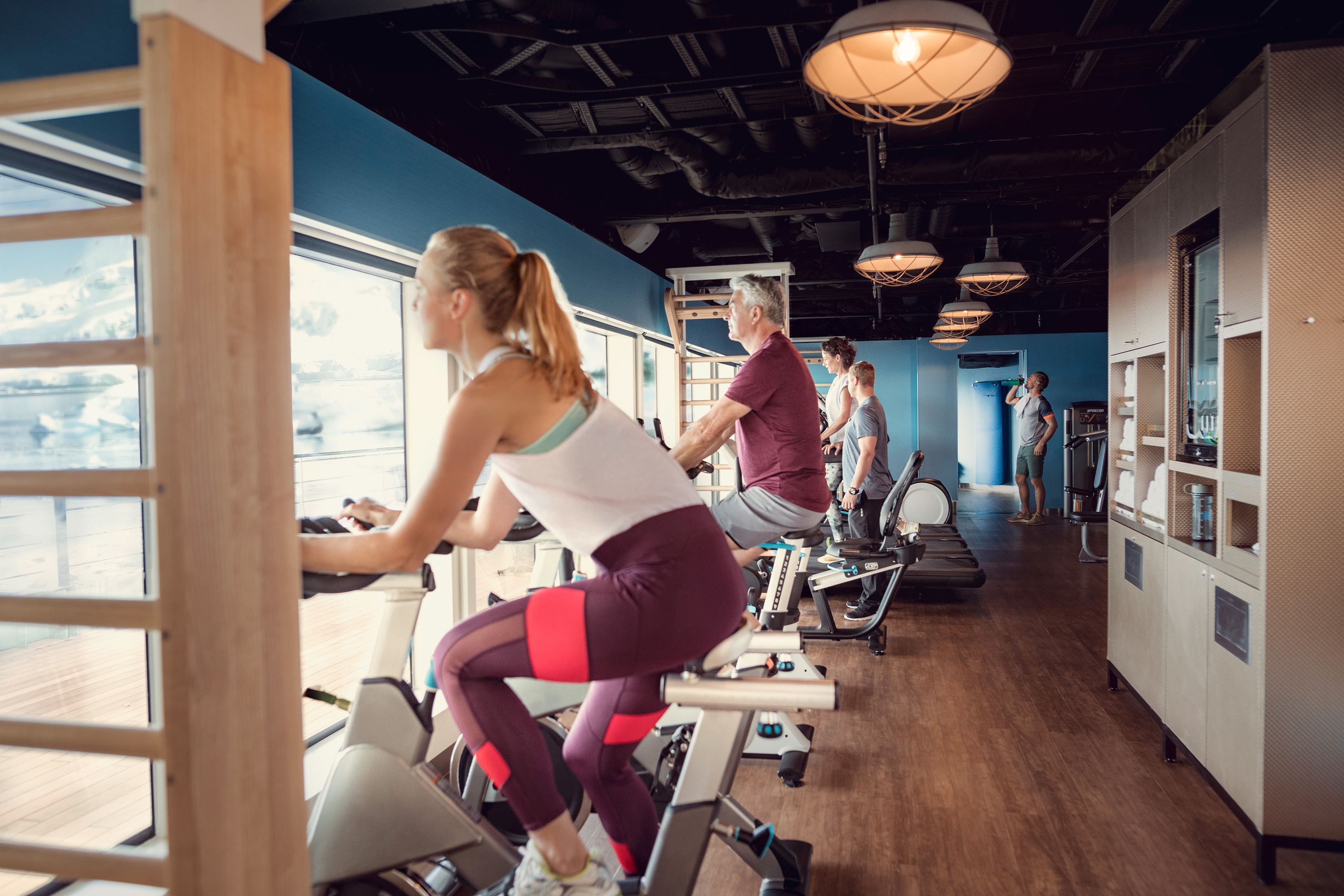 Der Fitnessraum und der separate Kursraum – beide mit Meerblick – stehen Ihnen von morgens bis abends zur Verfügung.
