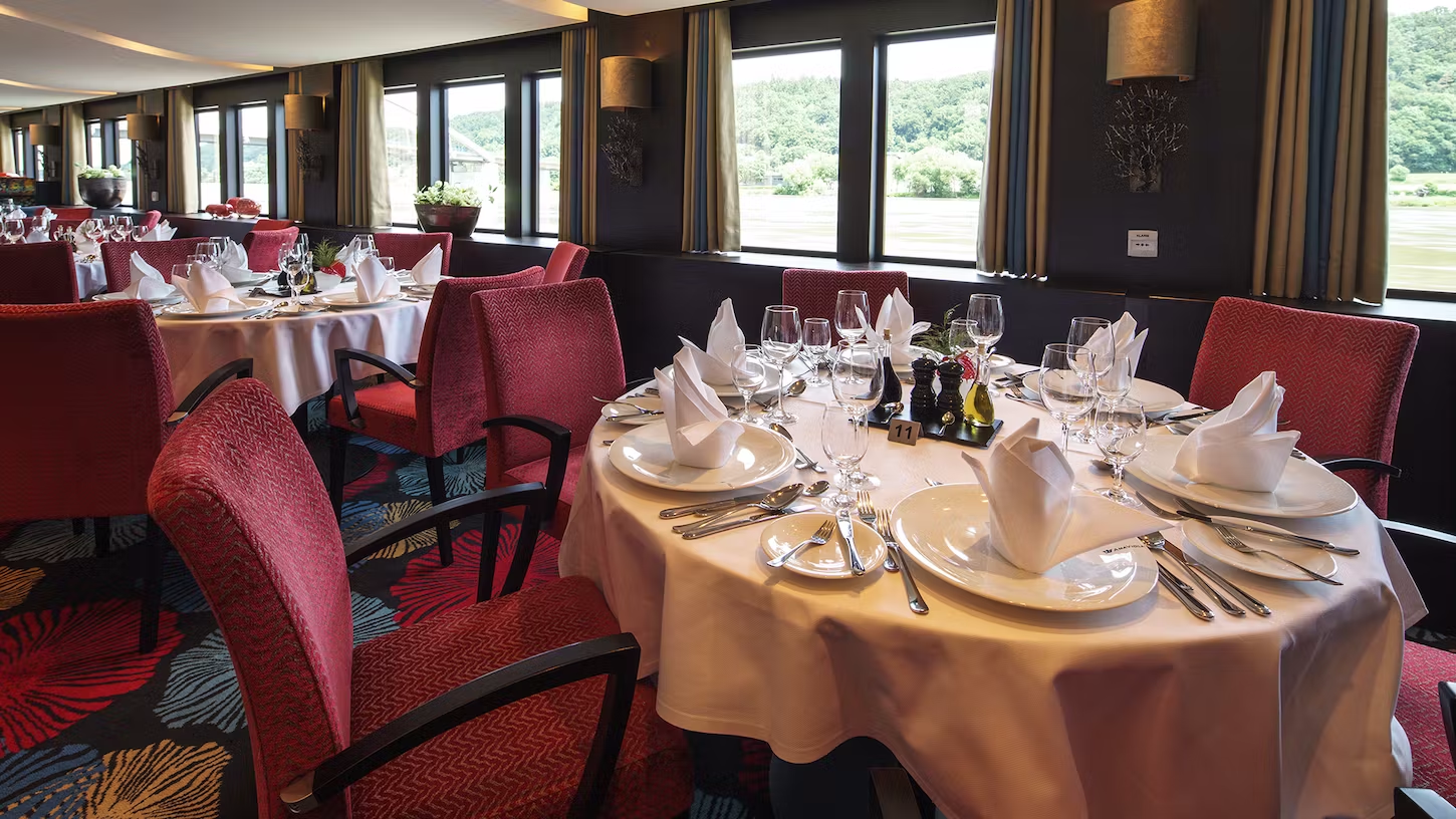 Restaurant ders Kreuzfahrtschiffes AmaViola