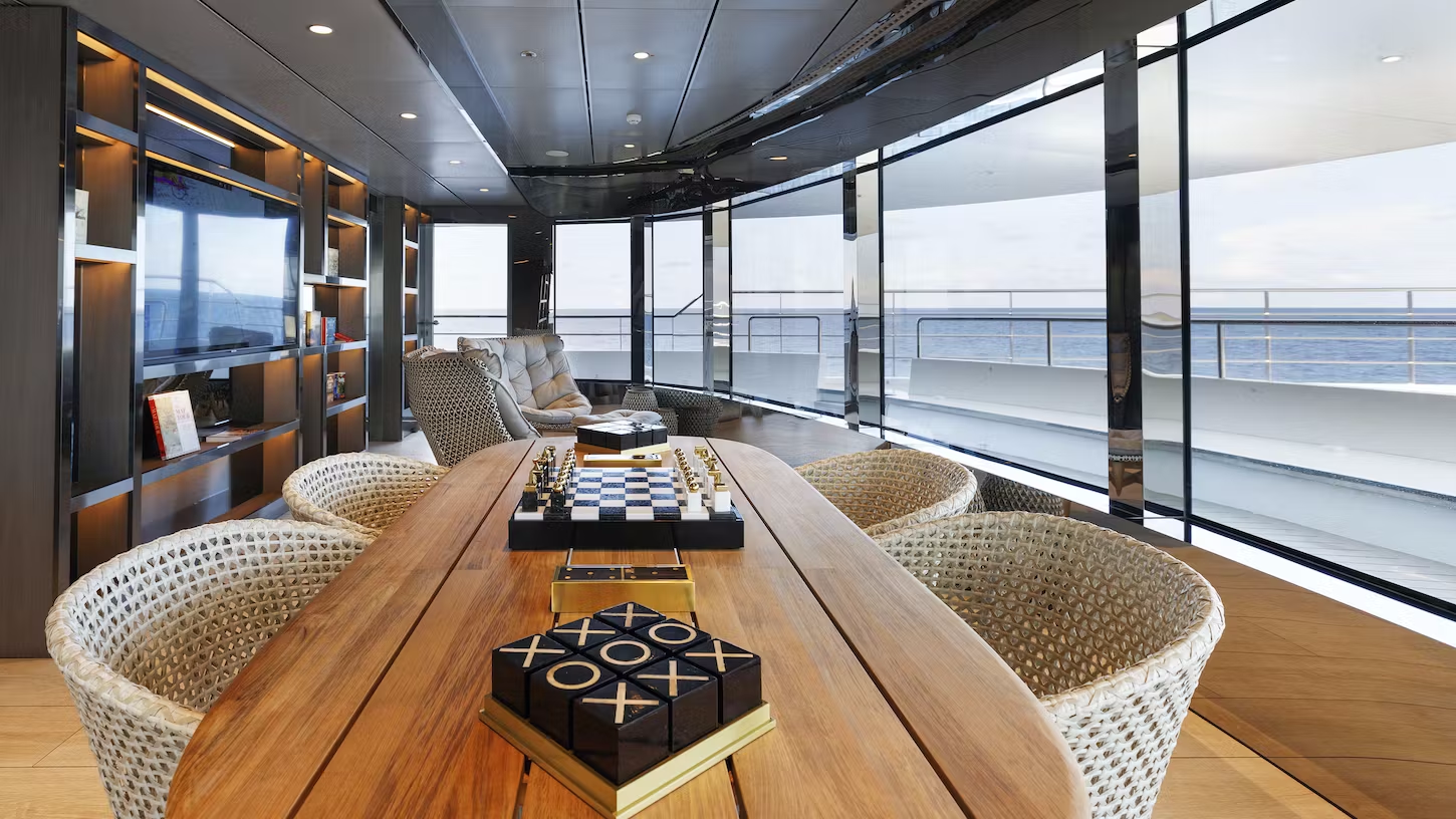 Aussichtslounge des Kreuzfahrtschiffes Emerald Azzurra