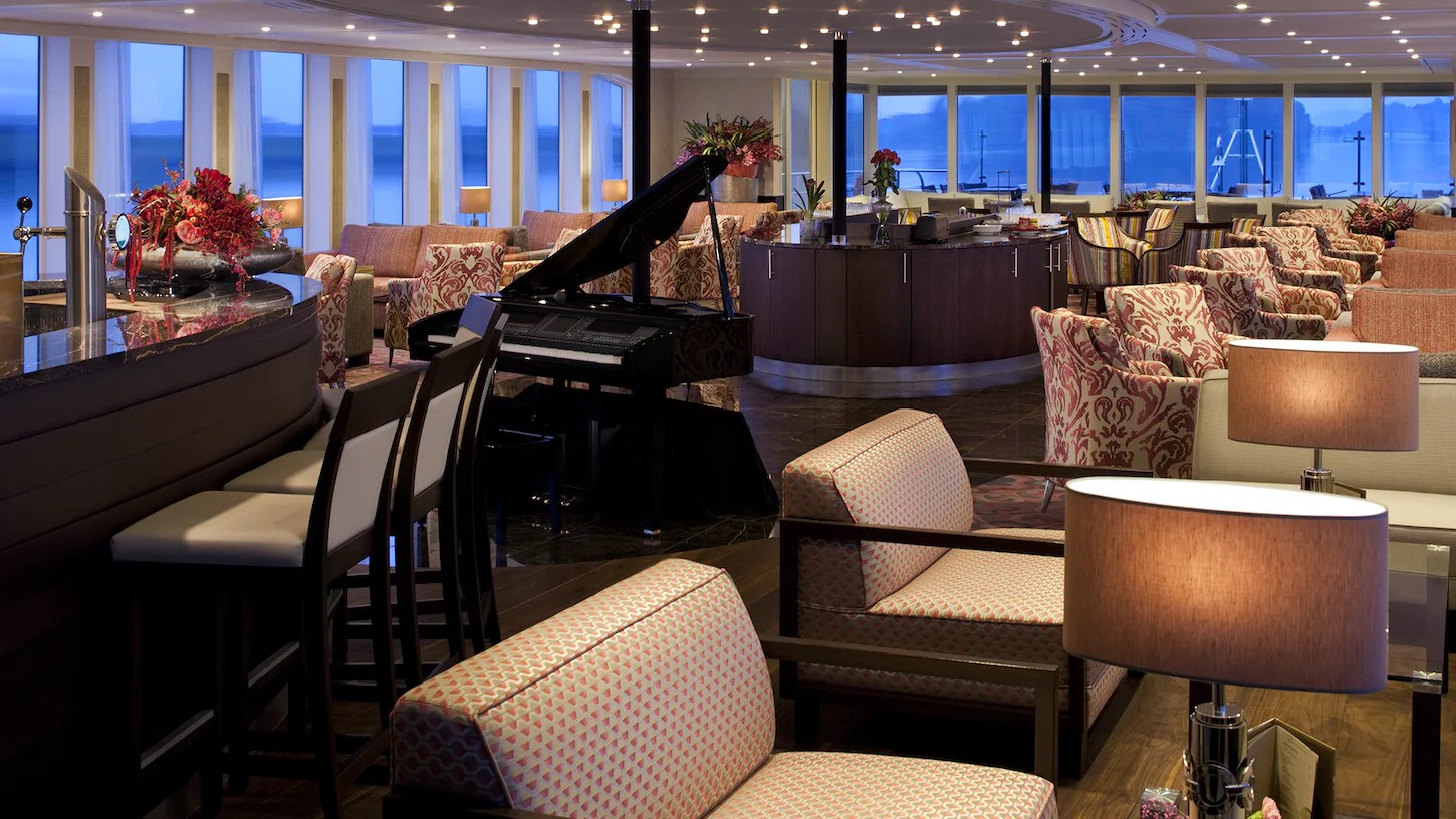 Piano Bar des Kreuzfahrtschiffes AmaCerto
