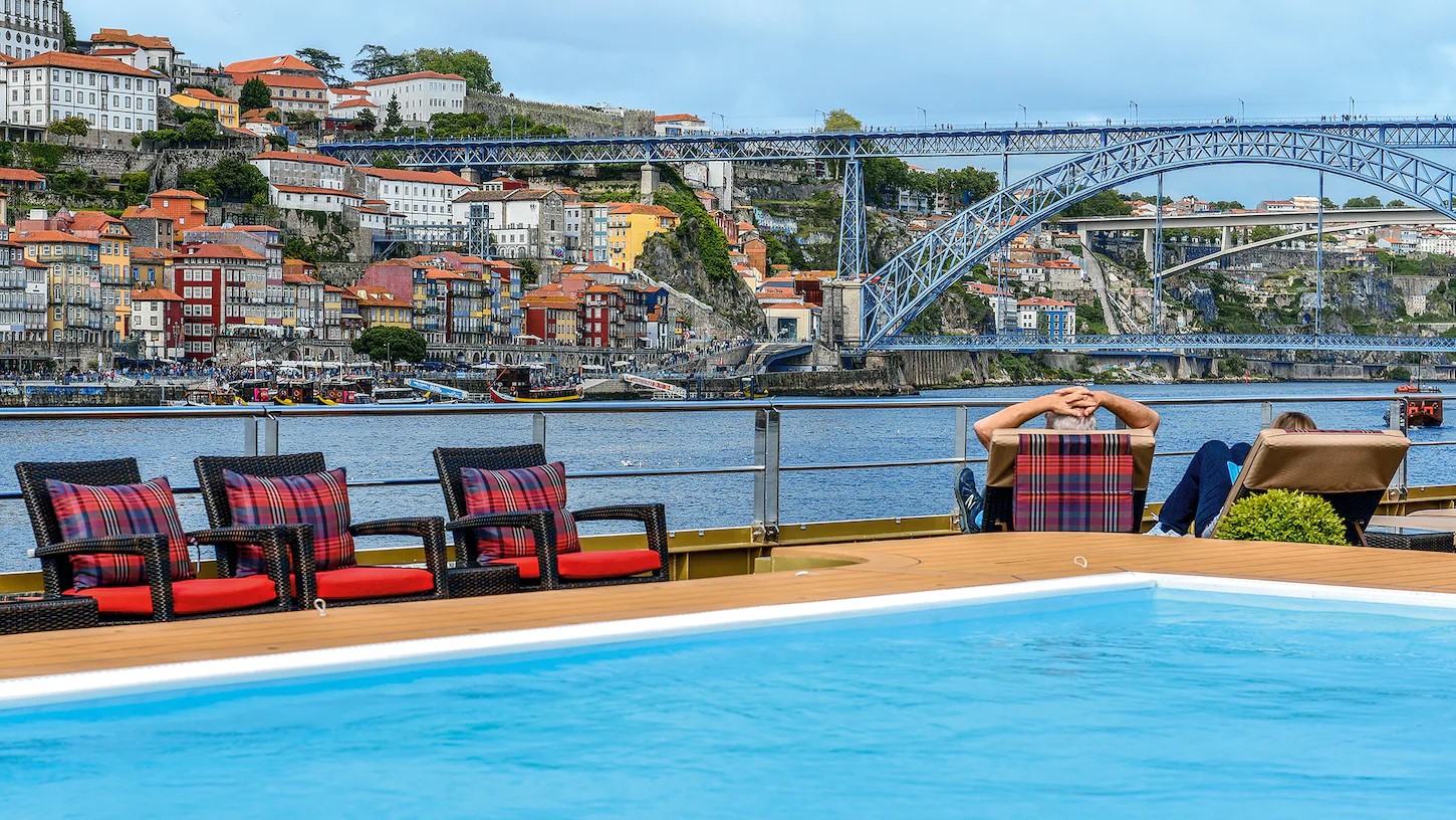 Aussicht vom Pooldeck des Kreuzfahrtschiffes AmaDouro