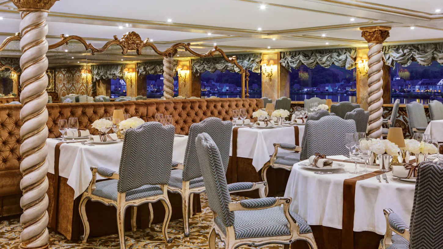 Baroque Restaurant des Kreuzfahrtschiffes S.S. Maria Theresia