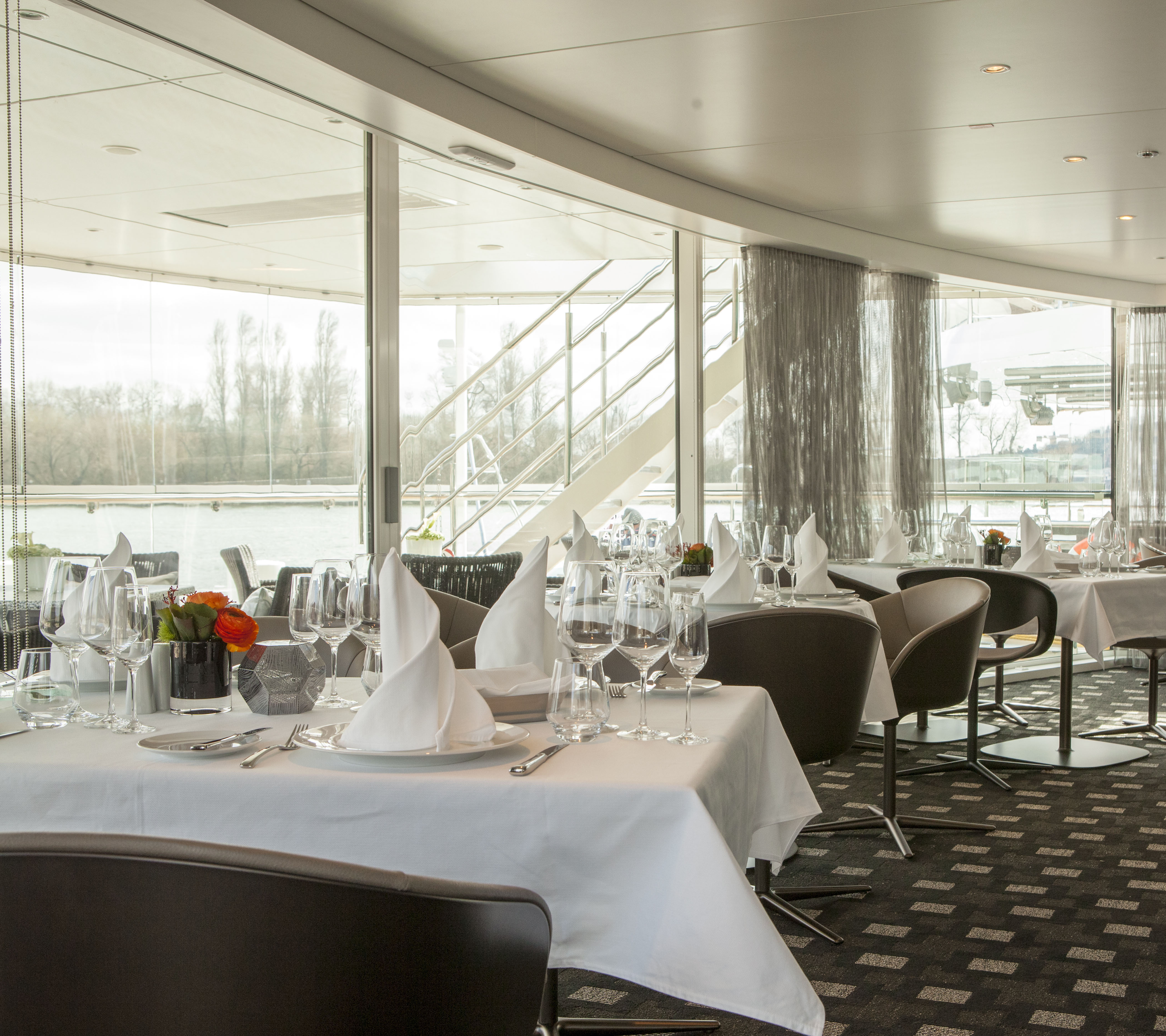 Restaurant des Kreuzfahrschiffes Scenic Ruby