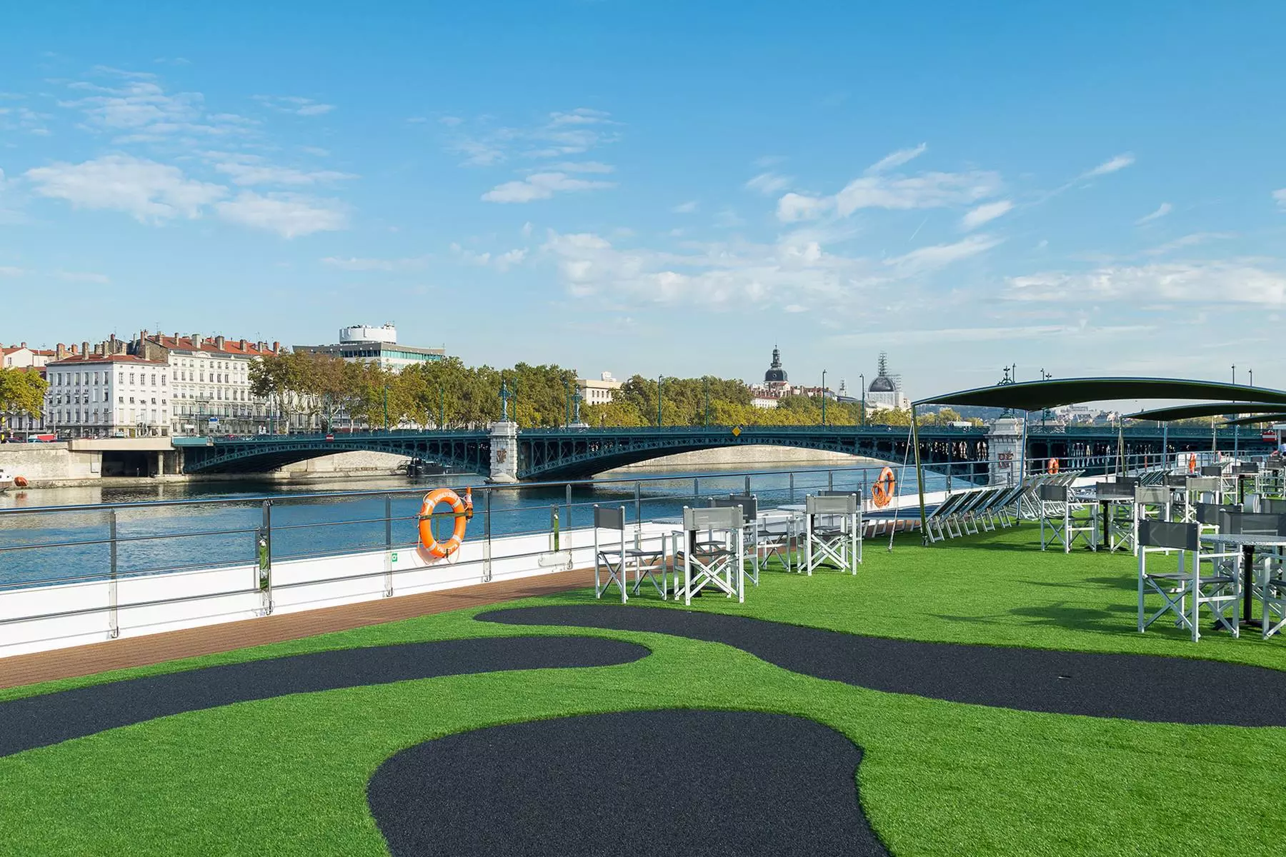 Sonnendeck des Kreuzfahrtschiffes Emerald Liberte
