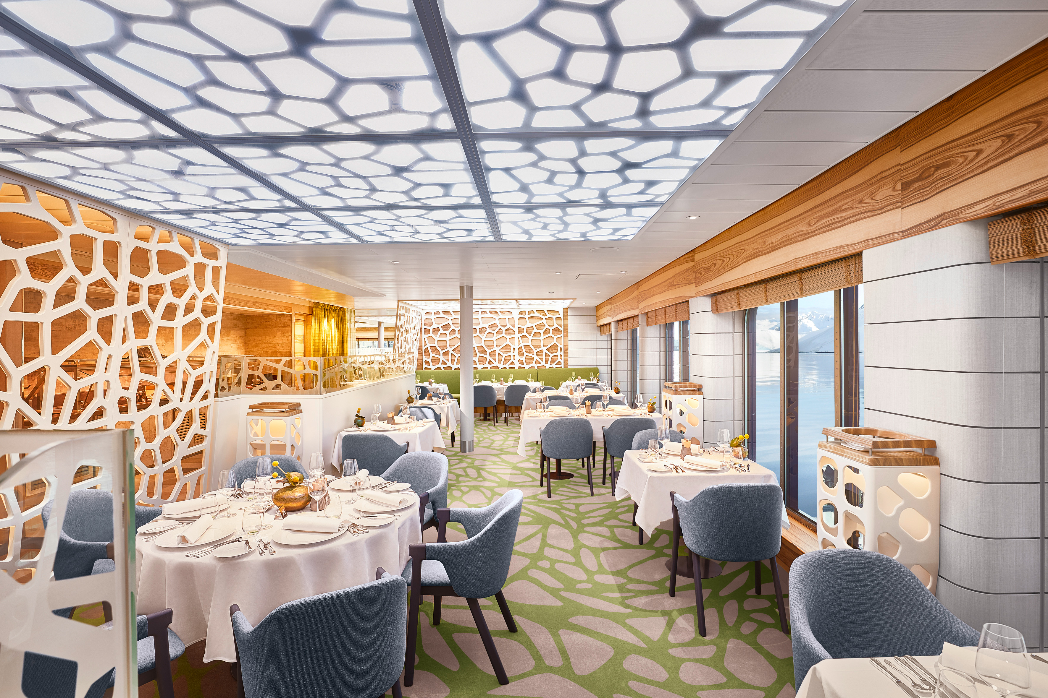 Restaurant des Kreuzfahrtschiffes Hanseatic Spirit