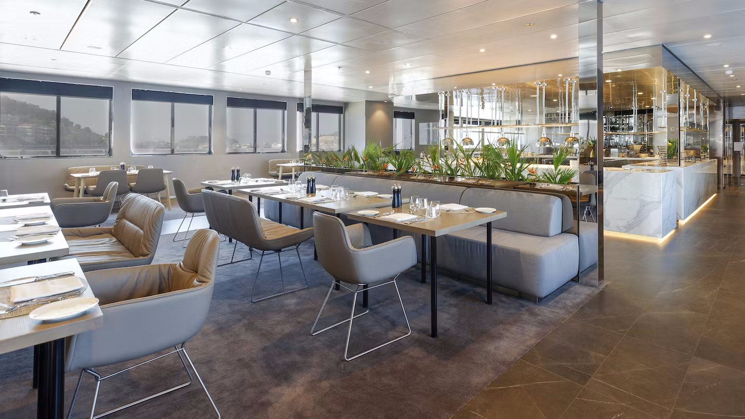 Restaurant des Kreuzfahrtschiffes Emerald Azzurra