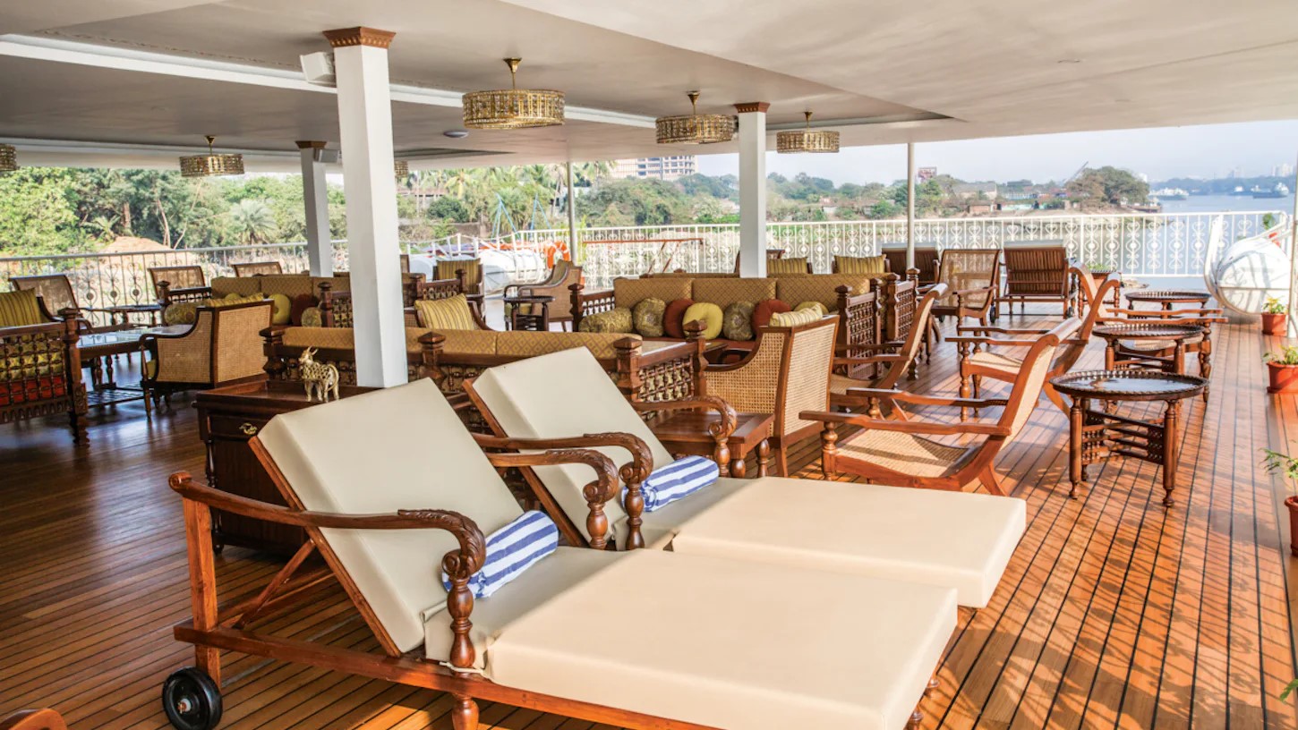 Observation Deck des Kreuzfahrtschiffes Ganges Voyager II