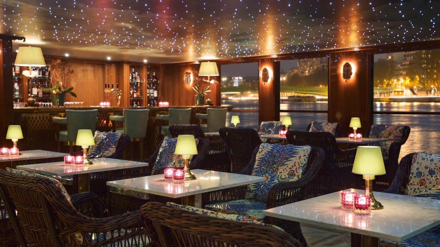 Claude Lounge des Kreuzfahrtschiffes S.S. Joie de Vivre