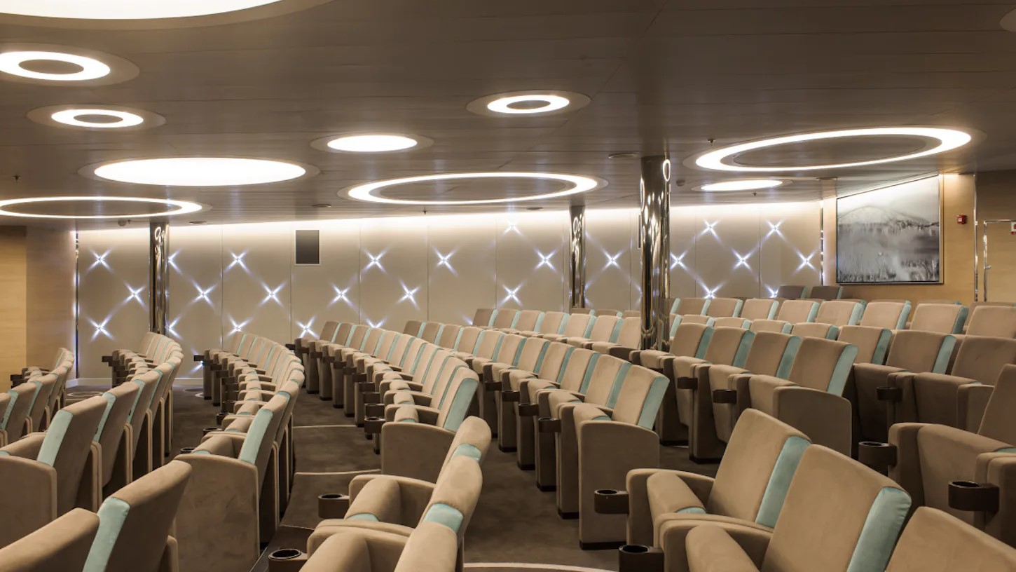 Theatersaal des Kreuzfahrtschiffes Le Soléal 