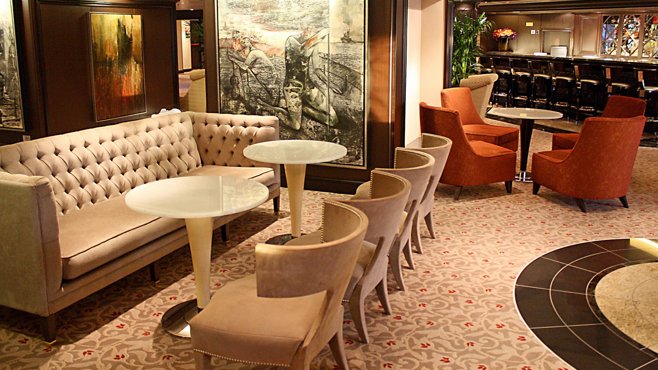 Lounge des Kreuzfahrtschiffes Riviera