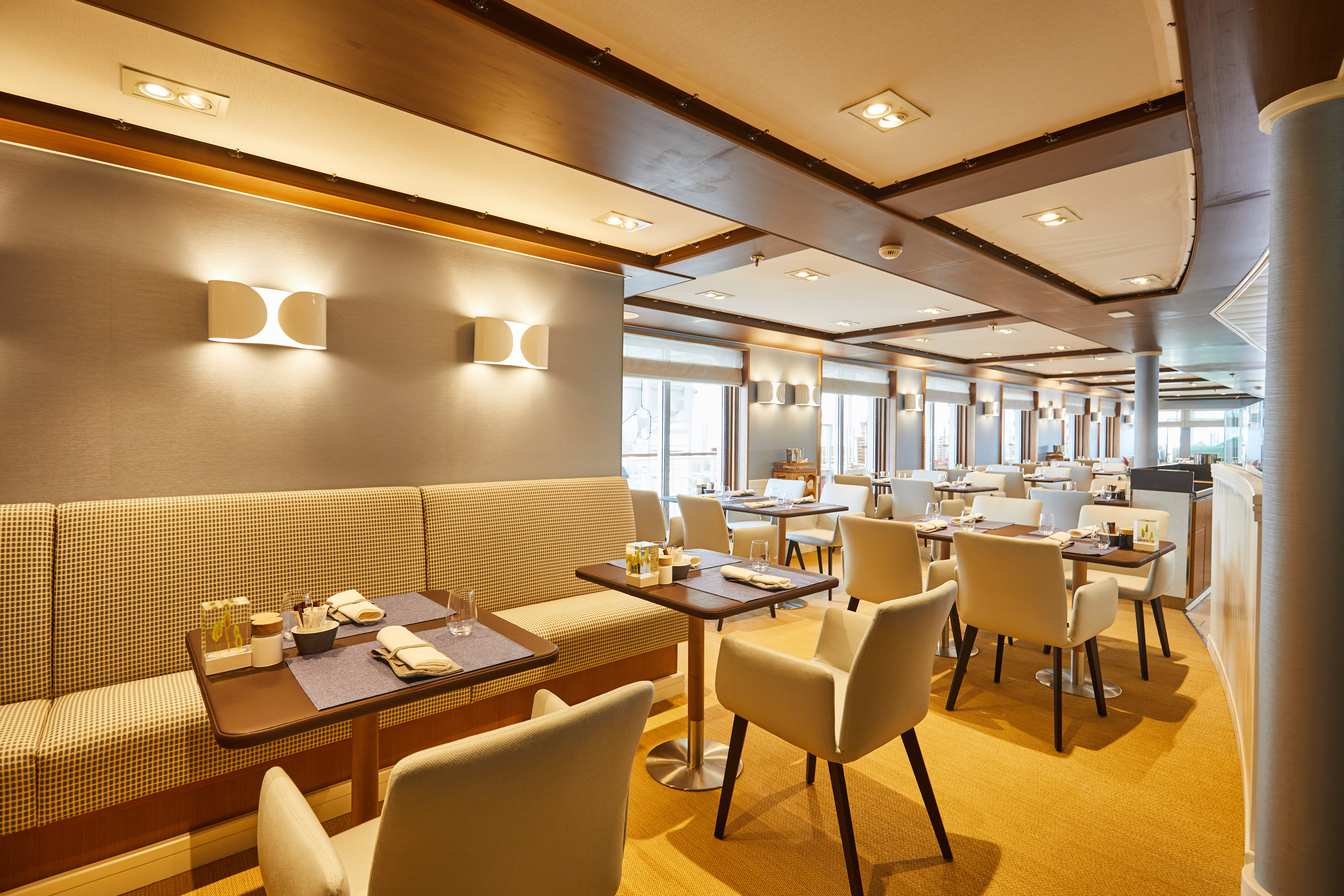 Restaurant des Kreuzfahrtschiffes Hanseatic nature
