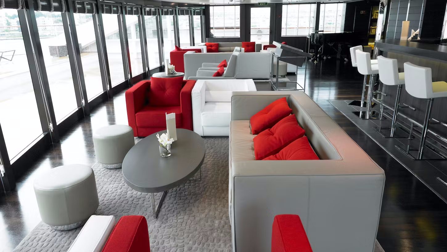 Aussicht aus der Beobachtungslounge des Kreuzfahrtschiffes L'Austral