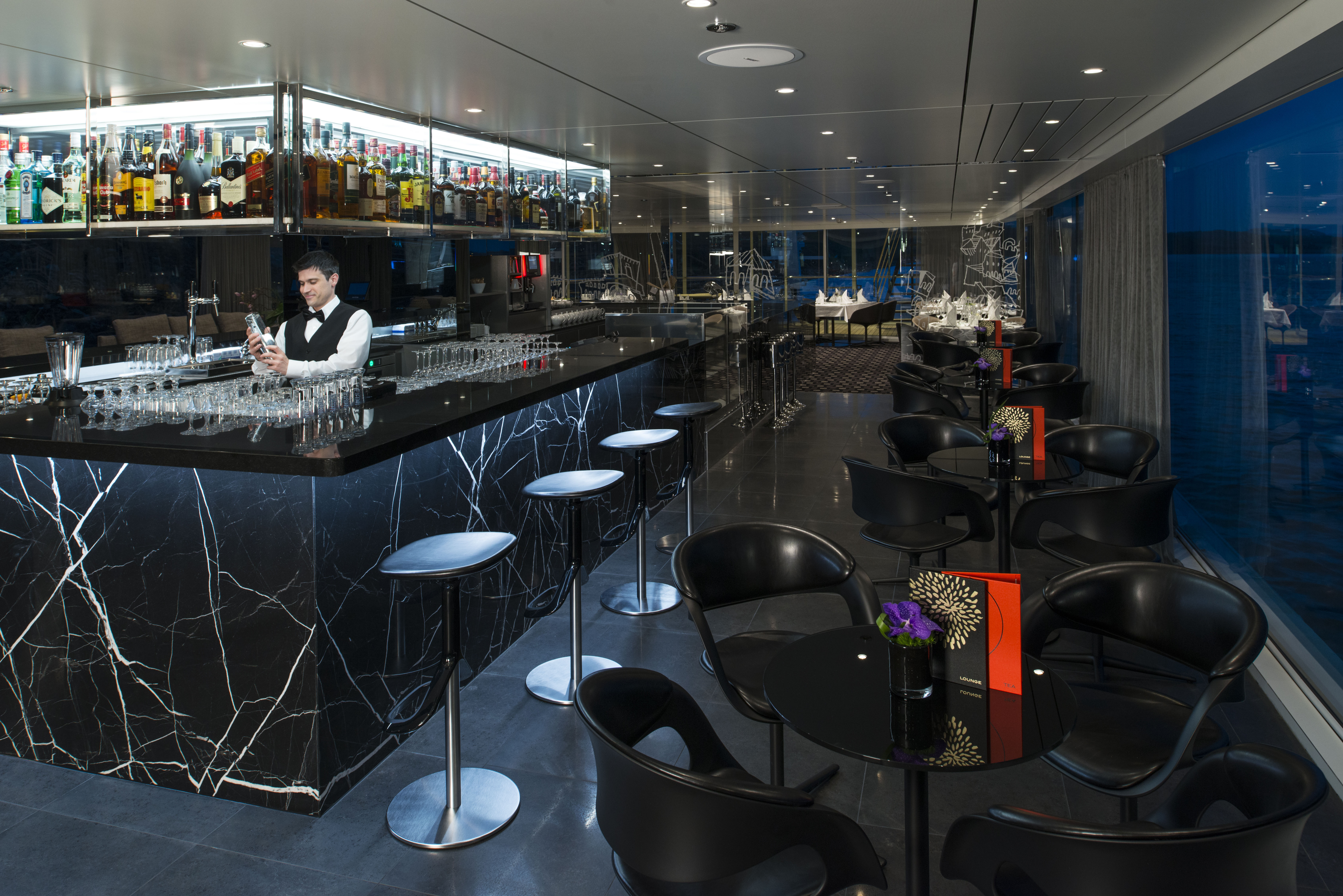 Bar des Kreuzfahrtschiffes Scenic Ruby