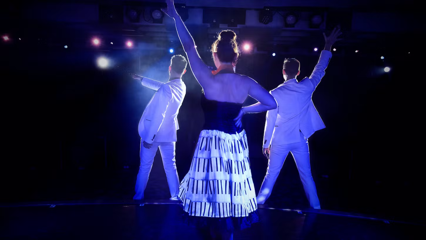 Tanzauftritt auf dem Kreuzfahrtschiff Silver Moon