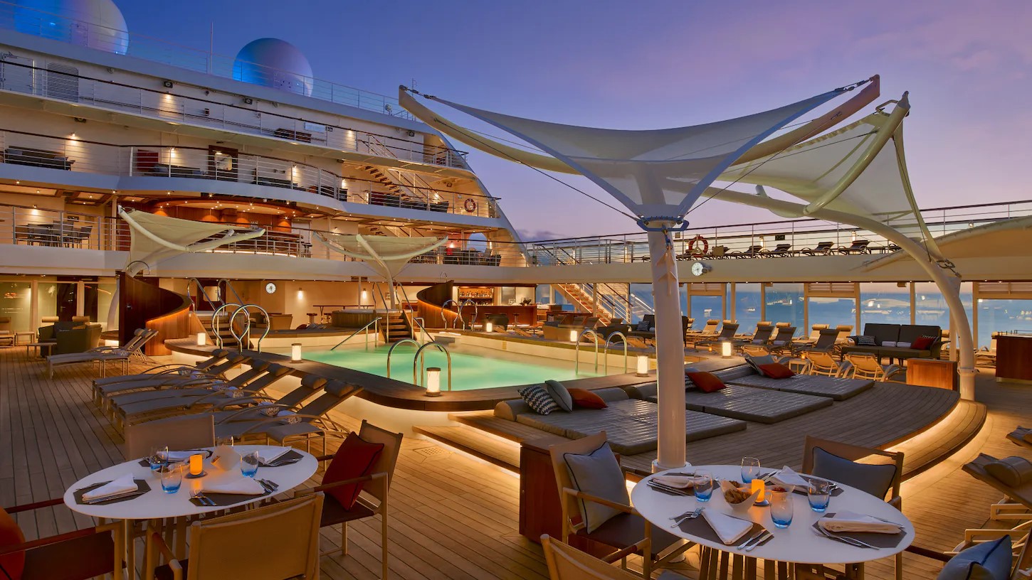 Außendeck des Kreuzfahrtschiffes Seabourn Encore