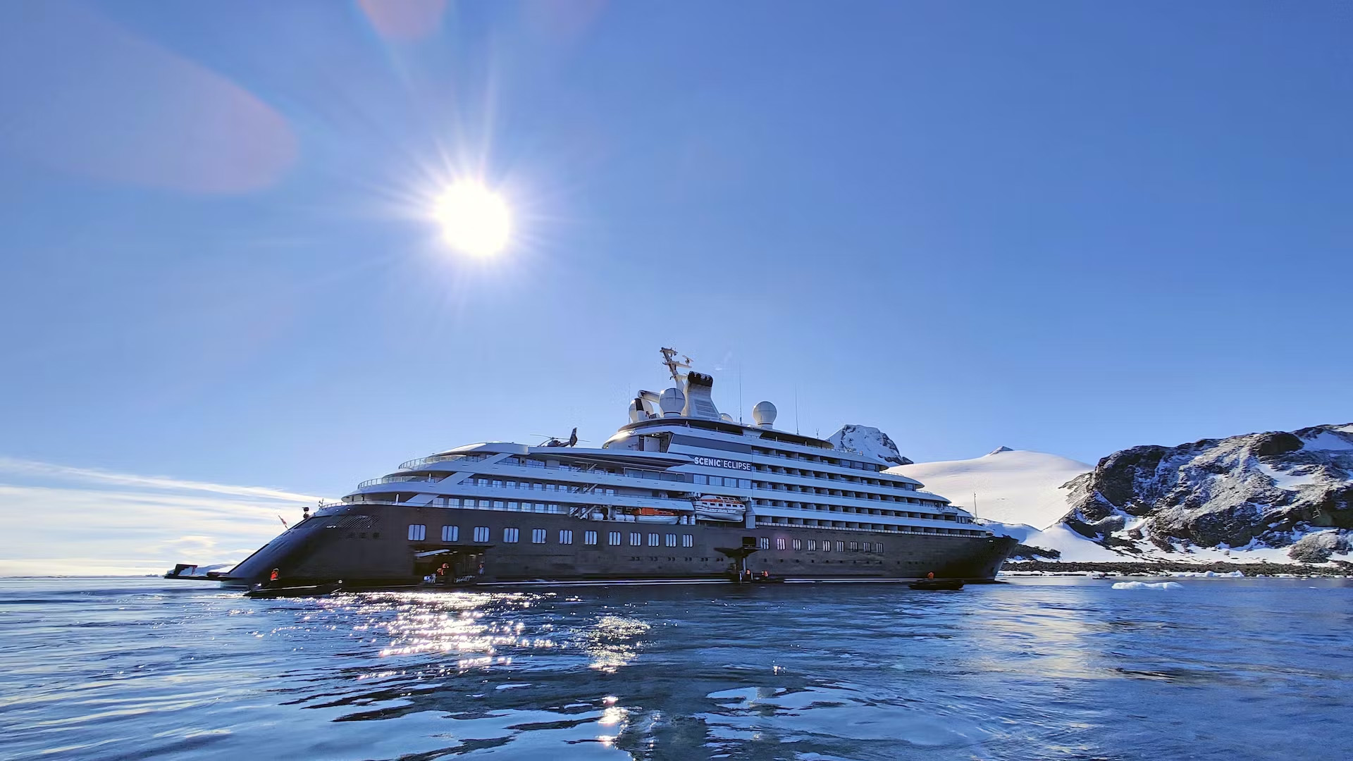 Scenic Eclipse Schiff