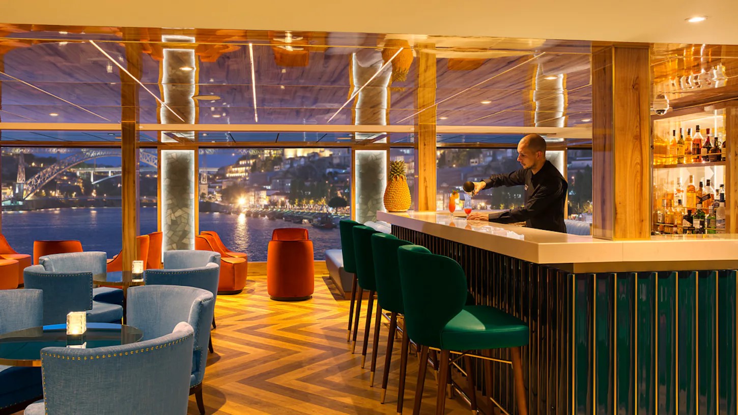 Lounge Bar des Kreuzfahrtschiffes S.S. Sao Gabriel