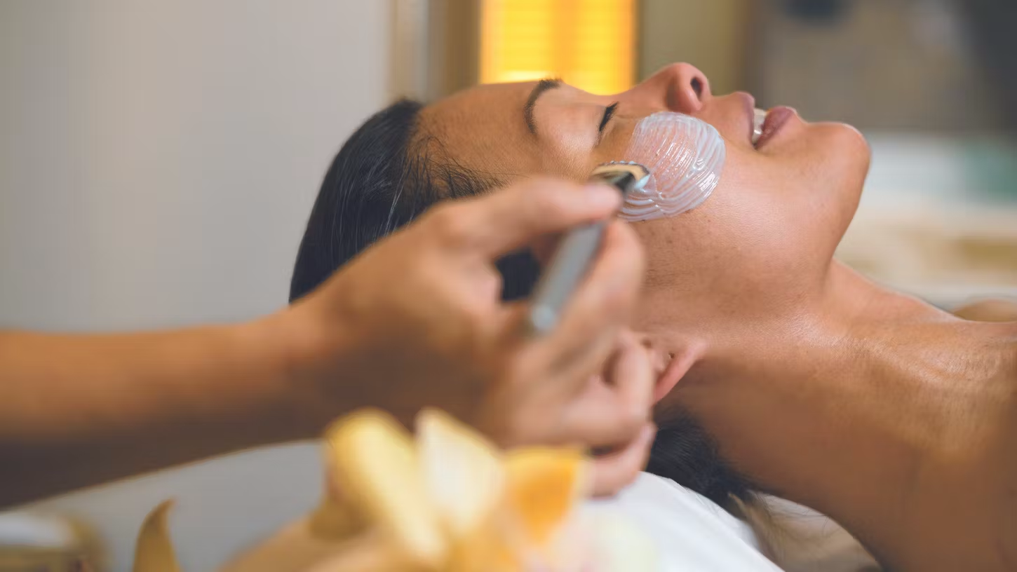 Wellness Gesichtsbehandlung auf dem Kreuzfahrtschiff Le Paul Gauguin
