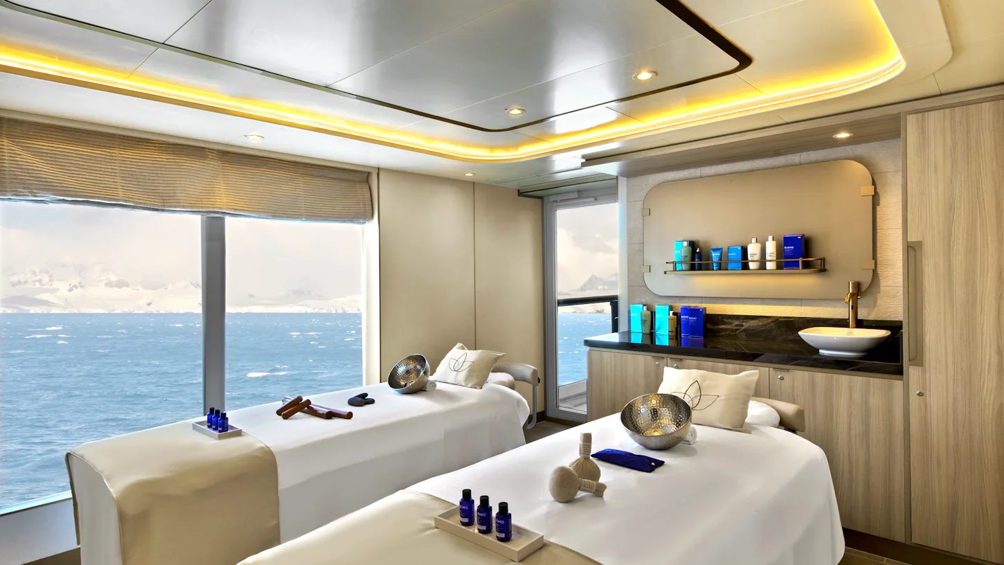 Massageraum mit Meerblick des Kreuzfahrtschiffes Seabourn Venture
