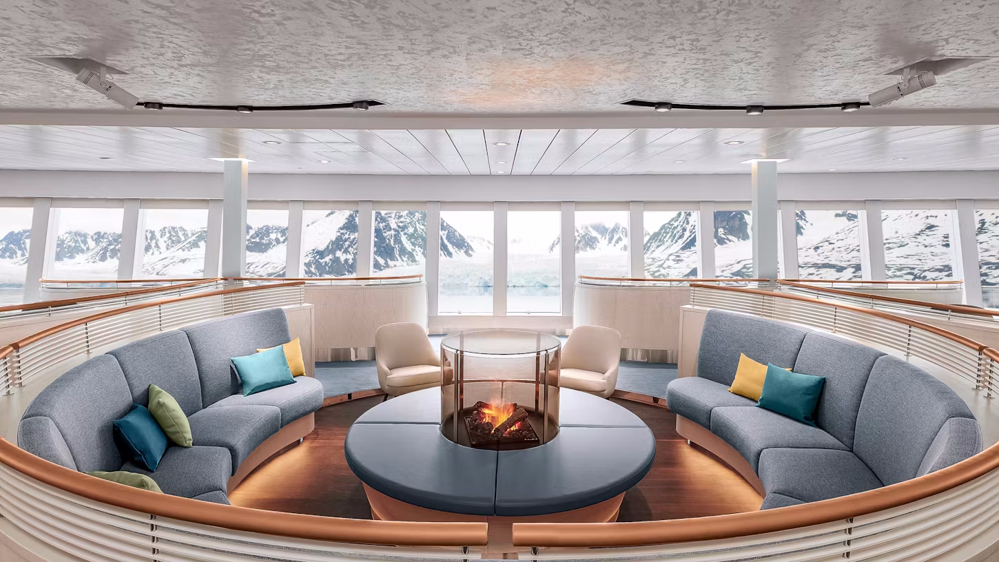 Observation Lounge des Kreuzfahrtschiffes Hanseatic Spirit
